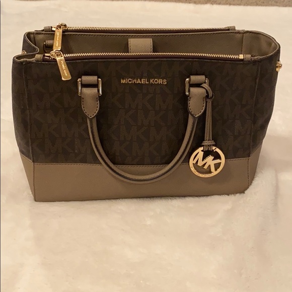 Michael Kors Handbags - Michael Kors Purse